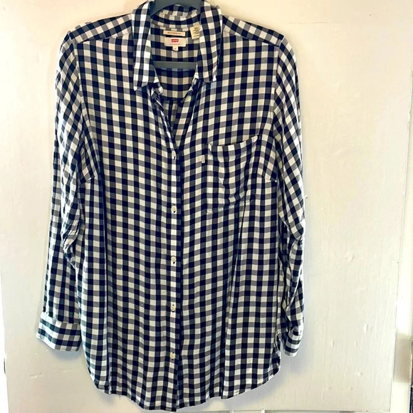 Levi's Tops - Levi’s Long Sleeve Women’s Button Blouse.        Size 1X Boyfriend fit